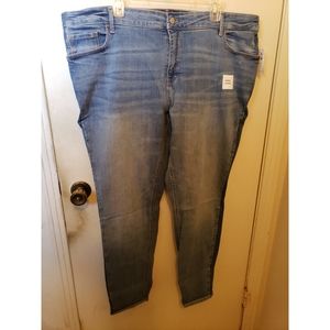 NWT Plus Size Cropped Jeans